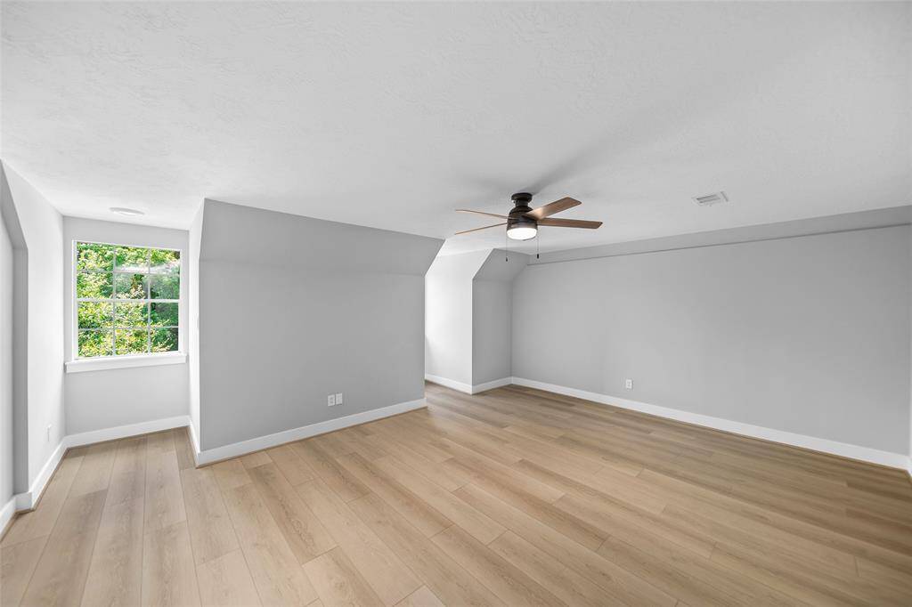 Bonus Room Upstairs/Bedroom