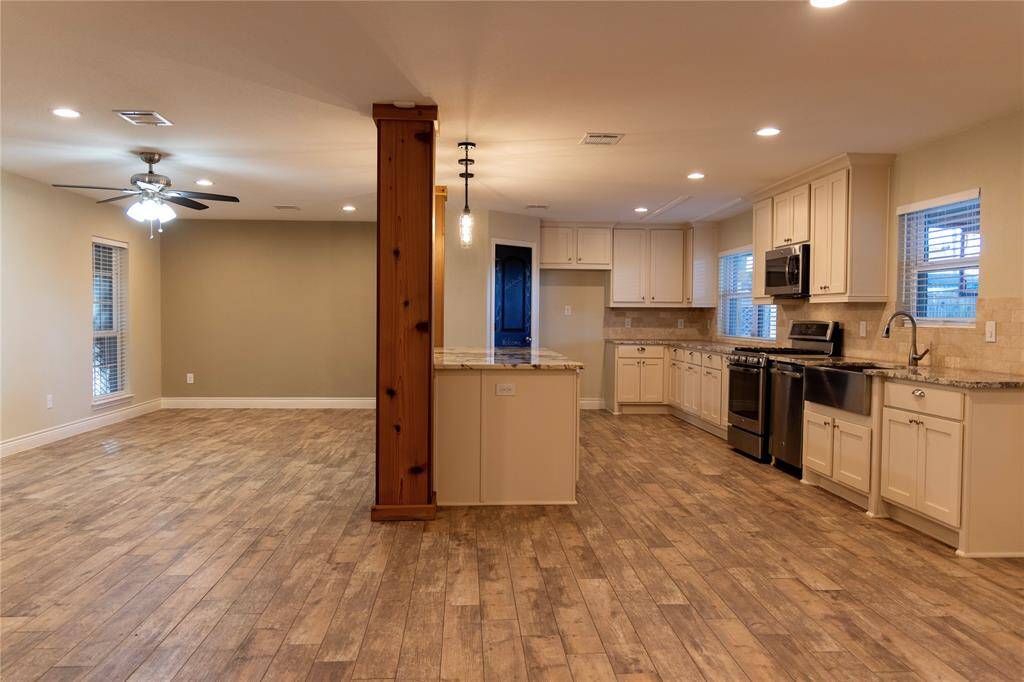 Kitchen / Dining