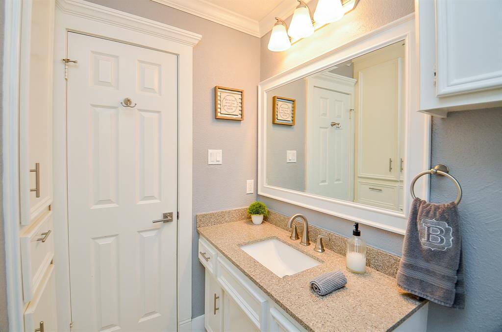 Hall bathroom.