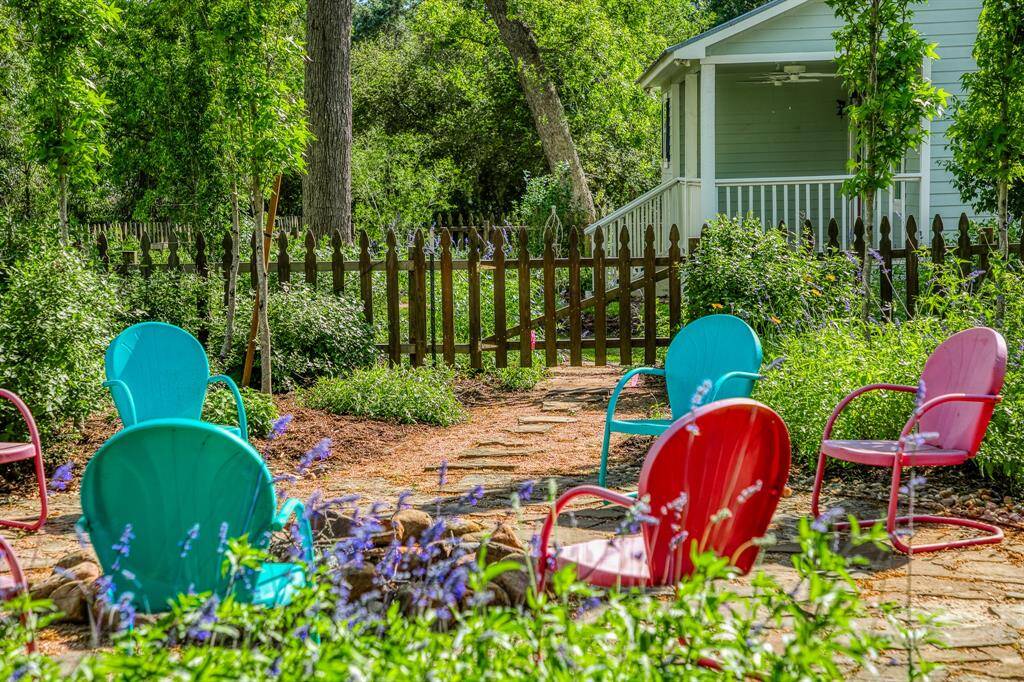 Enjoy your favorite people in this precious setting.
