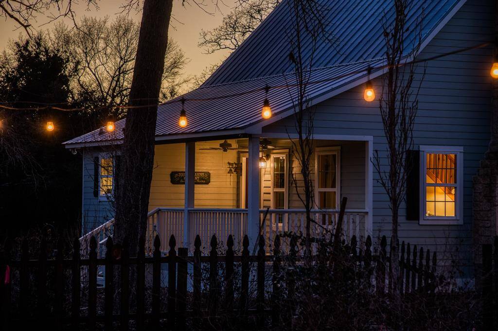 Classic farmhouse vibes.