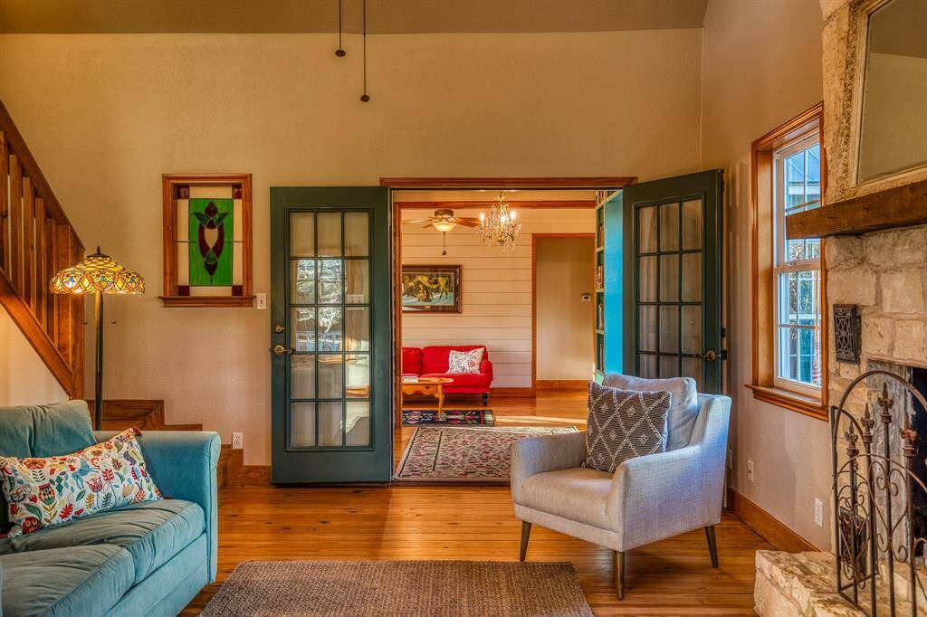 Have a large dining room table? Utilize this space to entertain your dinner party or keep it as an intimate sitting area. This quaint space is perfect for any use.
