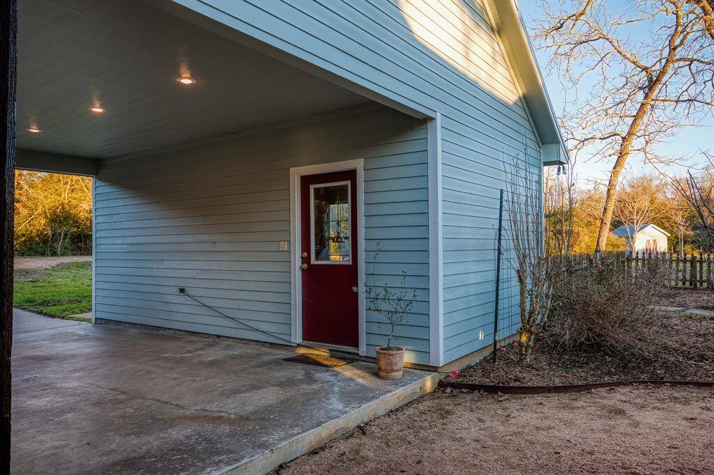 Unfinished flex space. Bring your imagination and make it exactly what you want and/need. Need a private office, guest suite, studio, work out room, craft room, another storage area??? It could be anything.