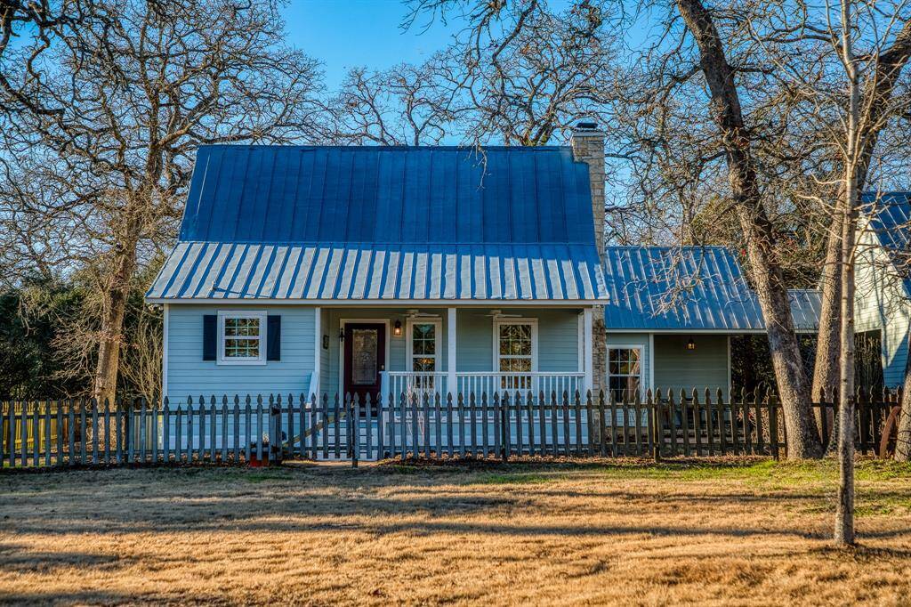 Welcome home to the most beautiful cottage surrounded by 5+ acres of pure nature. Come here to unwind and enjoy time away from the busy world.