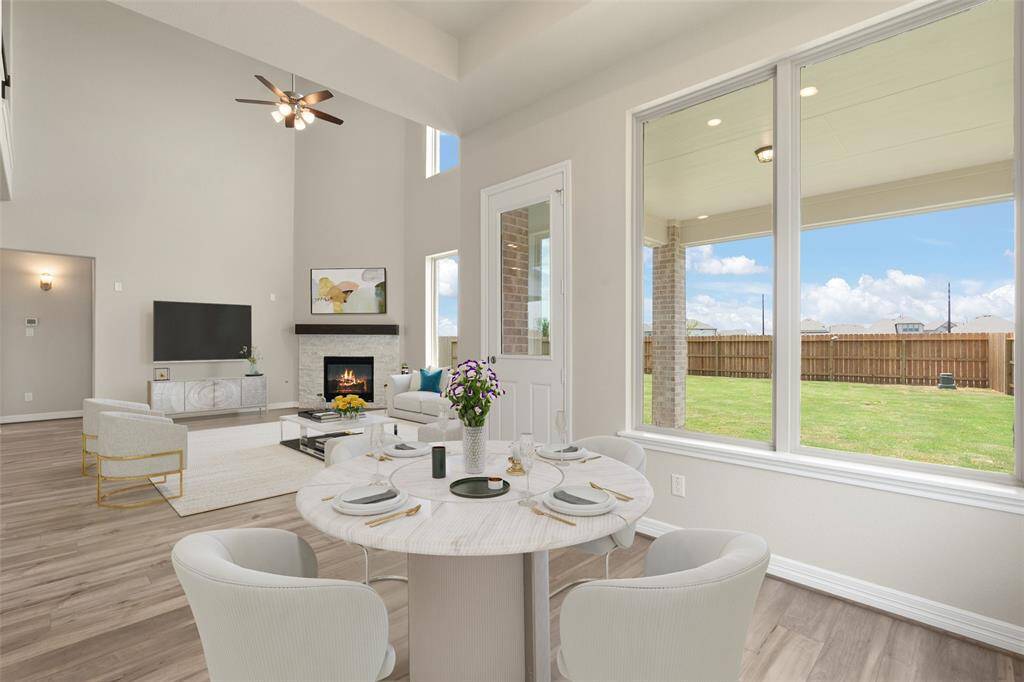 Note: Sample product photo. Actual exterior and interior selections may vary by homesite.