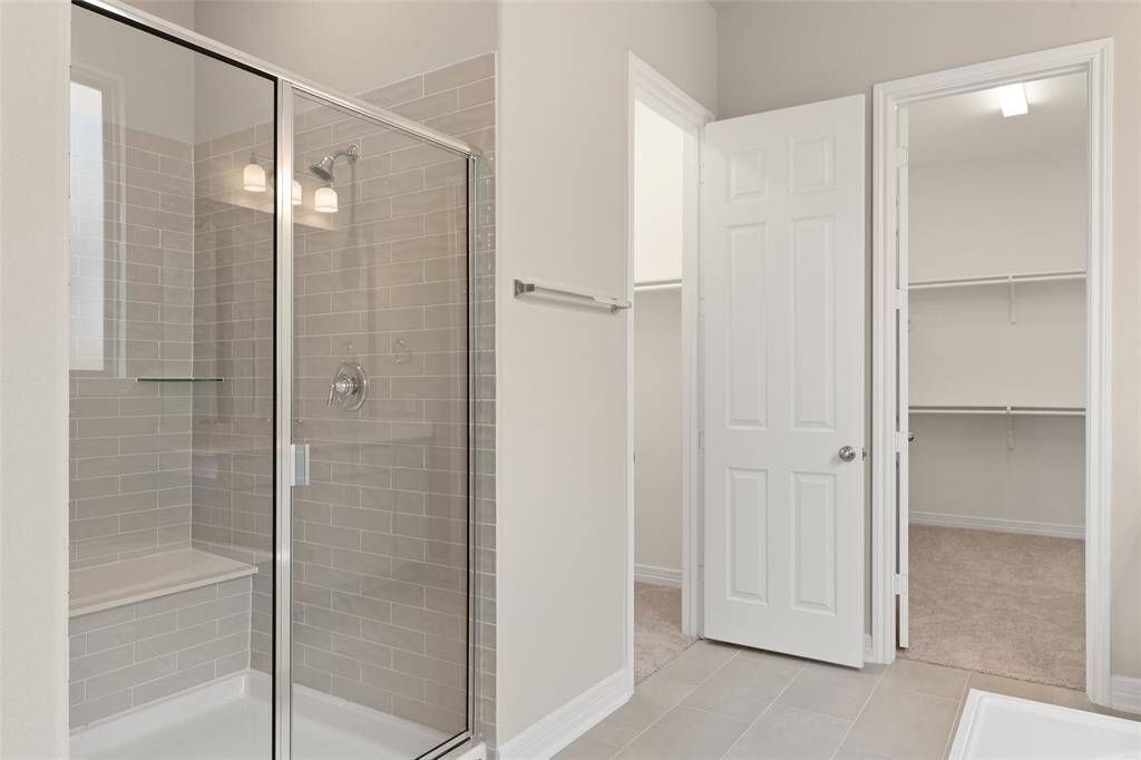 Note: Sample product photo. Actual exterior and interior selections may vary by homesite.