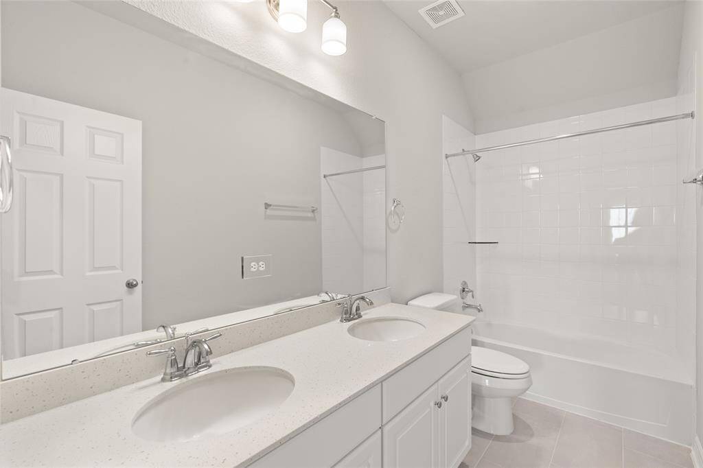 Note: Sample product photo. Actual exterior and interior selections may vary by homesite.