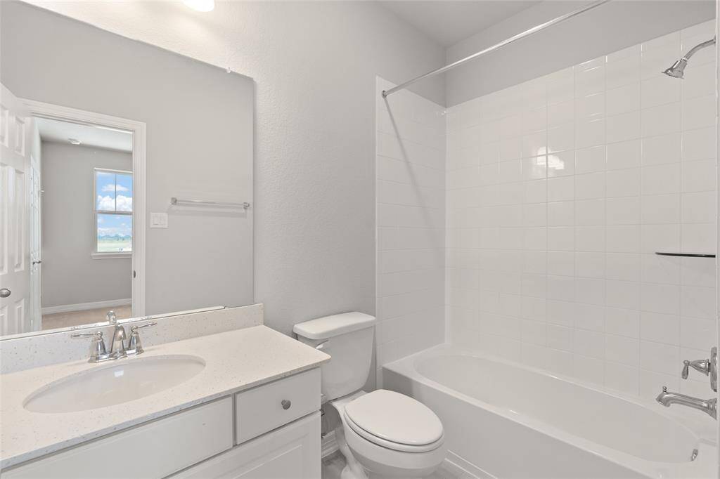 Note: Sample product photo. Actual exterior and interior selections may vary by homesite.