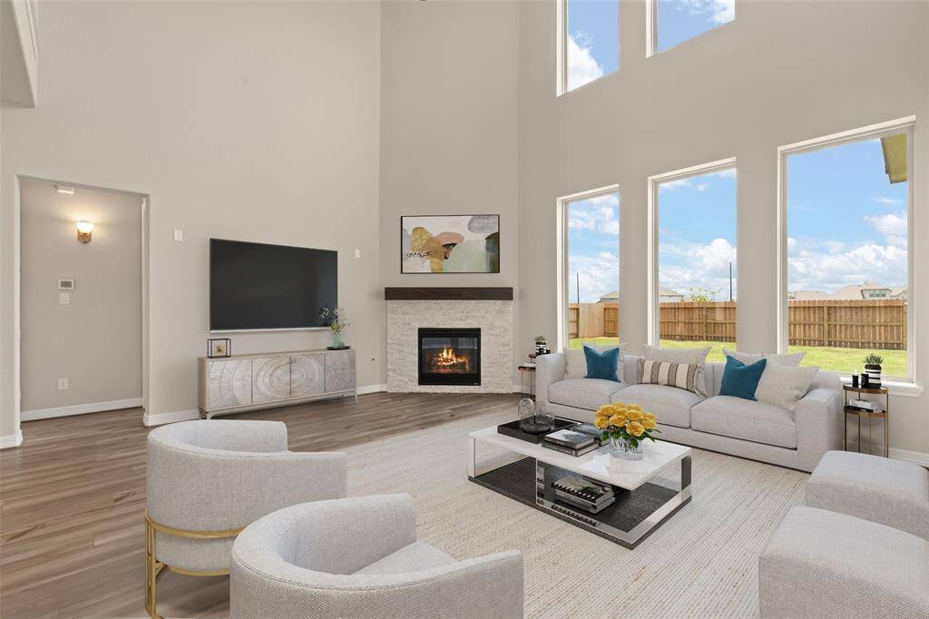 Note: Sample product photo. Actual exterior and interior selections may vary by homesite.