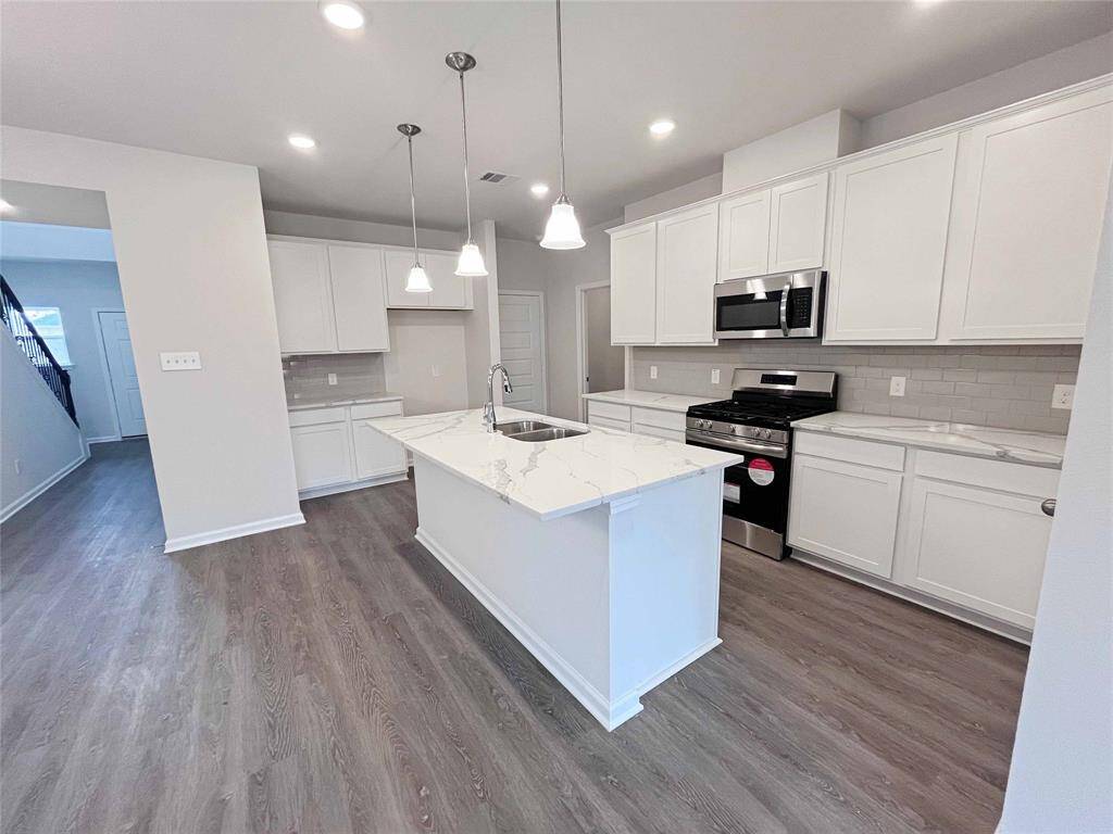 The Robin II- Kitchen with Center Island. Sample photo used for illustrative purposes only, options/colors will vary.
