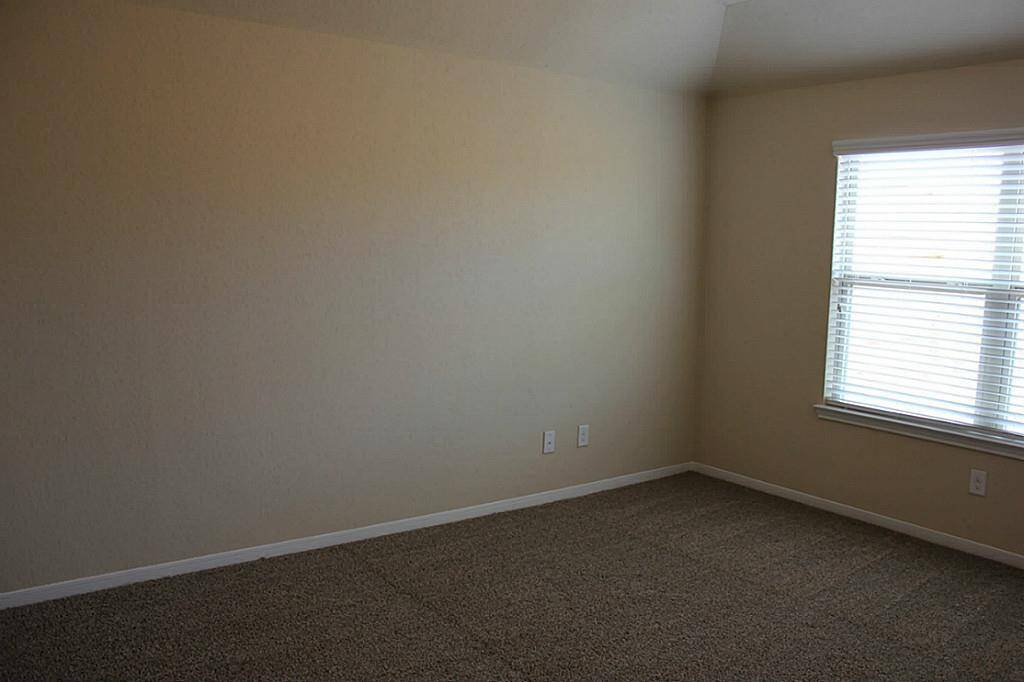 Good size master bedroom