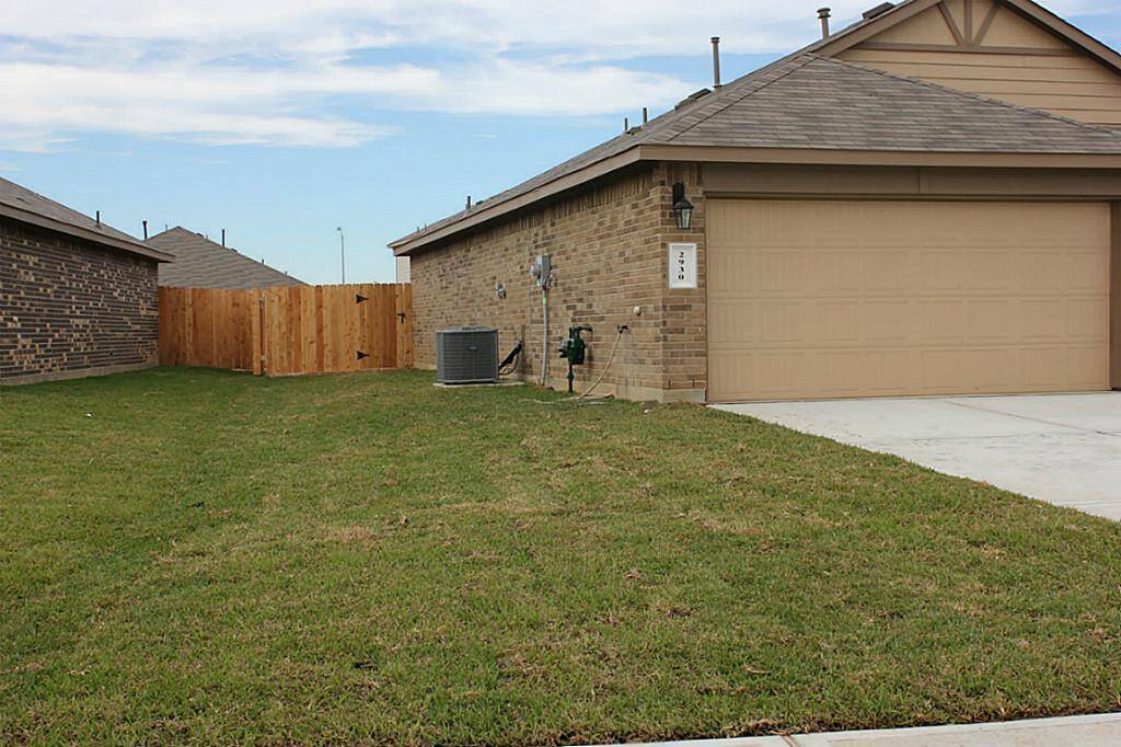 Great lot allows for huge space between neighbors on both sides of the house!