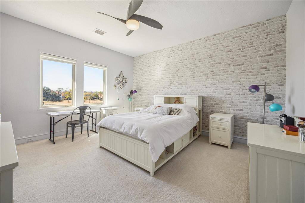 Secondary bedroom overlooking the backyard