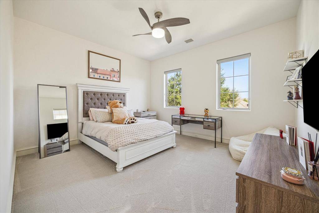 Secondary bedroom