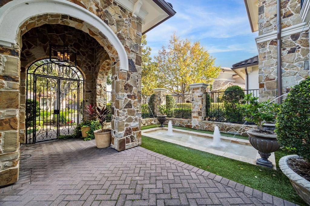 Gorgeous gated entry, meticulously maintained with fountain and sitting area.