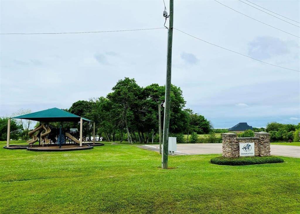 Maintained community park and lake