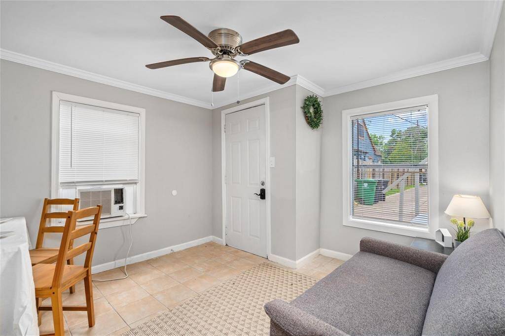 Garage Apt B
