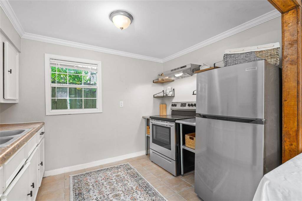 Garage Apt B