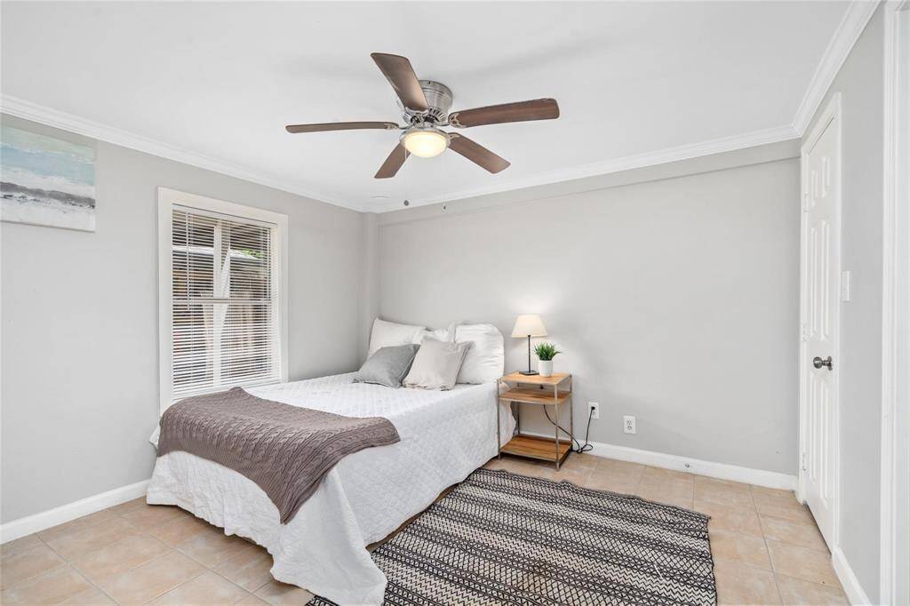 Garage Apt B