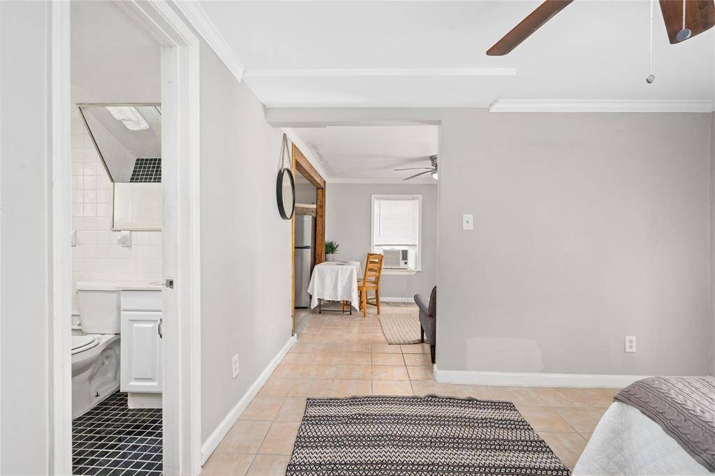 Garage Apt B