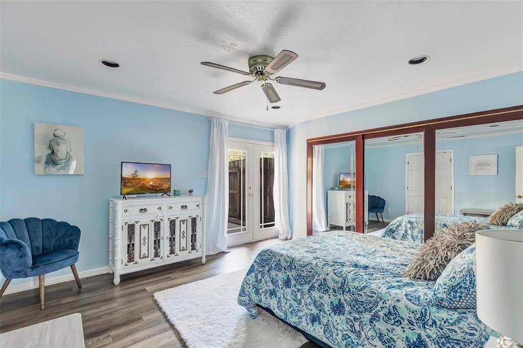 Cozy and living/sitting room downstairs