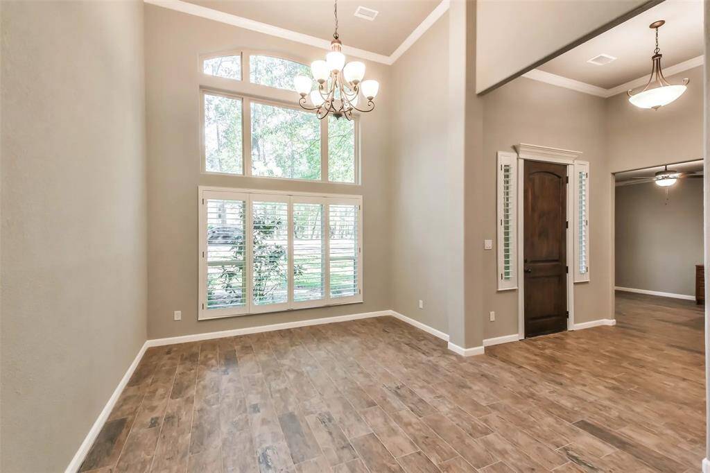 high ceilings - dining area