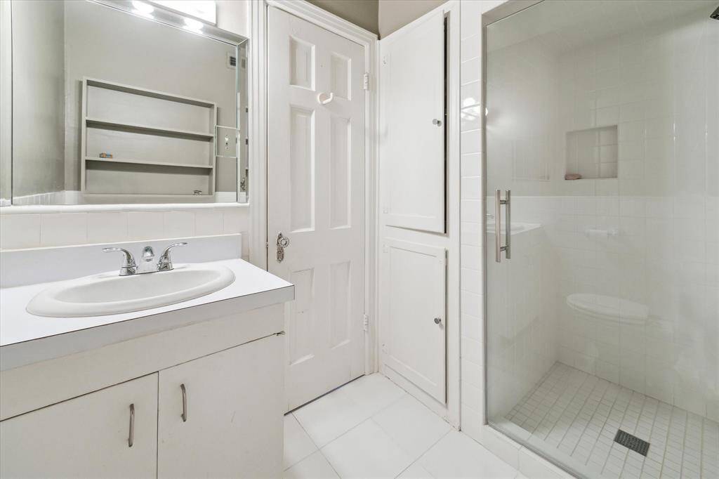 First Floor Secondary Bath.