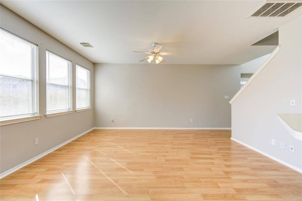 This room is comfortable and easy to furnish!