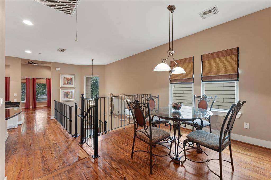 Breakfast/dining room is off the kitchen
