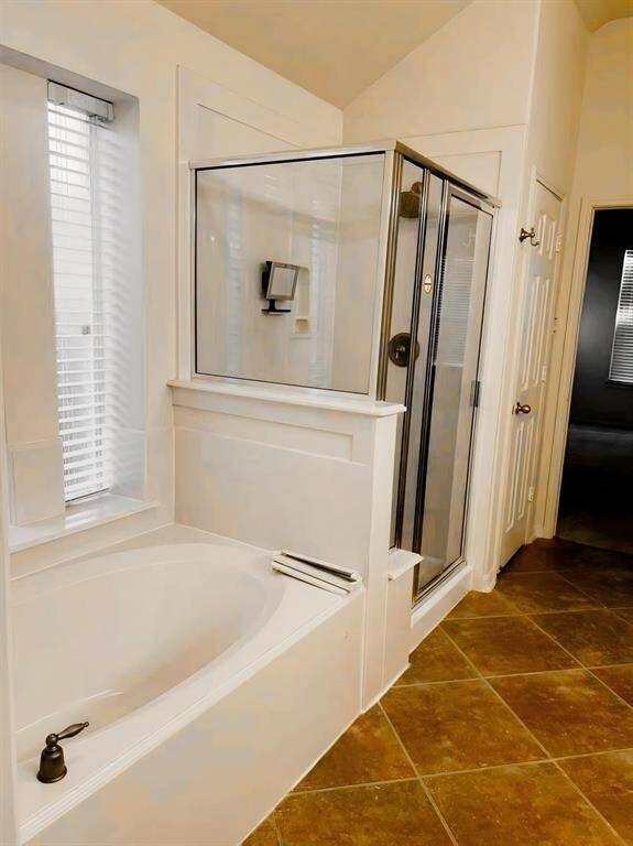 Master bathroom 2