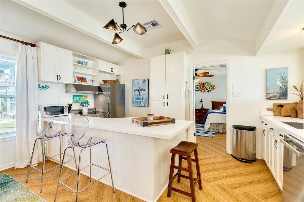 Light & bright kitchen