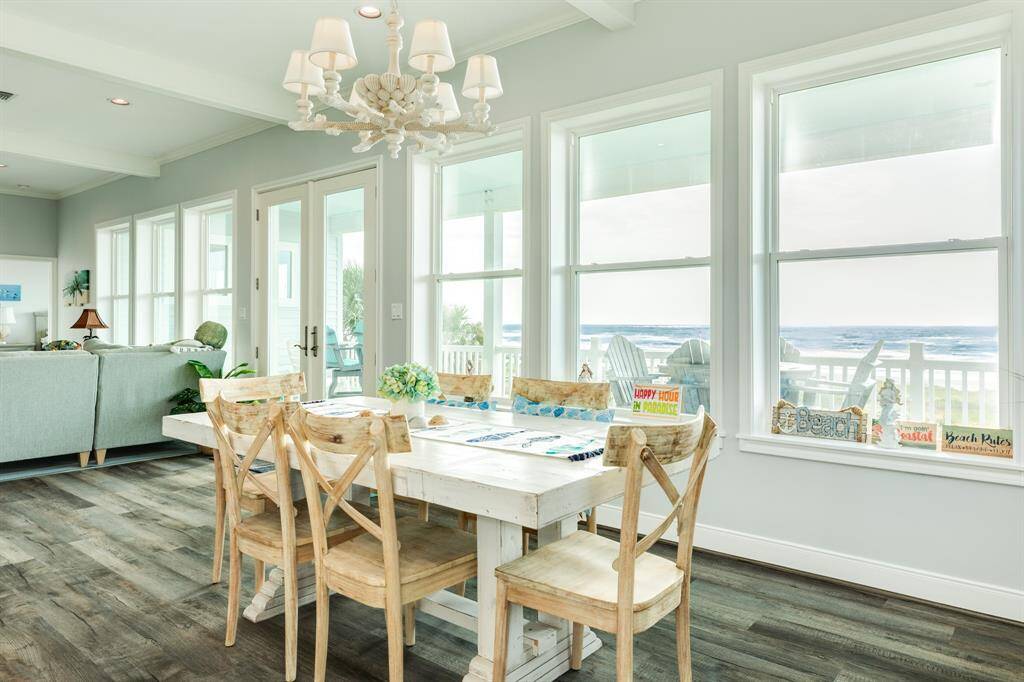 Exceptional views of the gulf from the dining area as you can see in this photo.