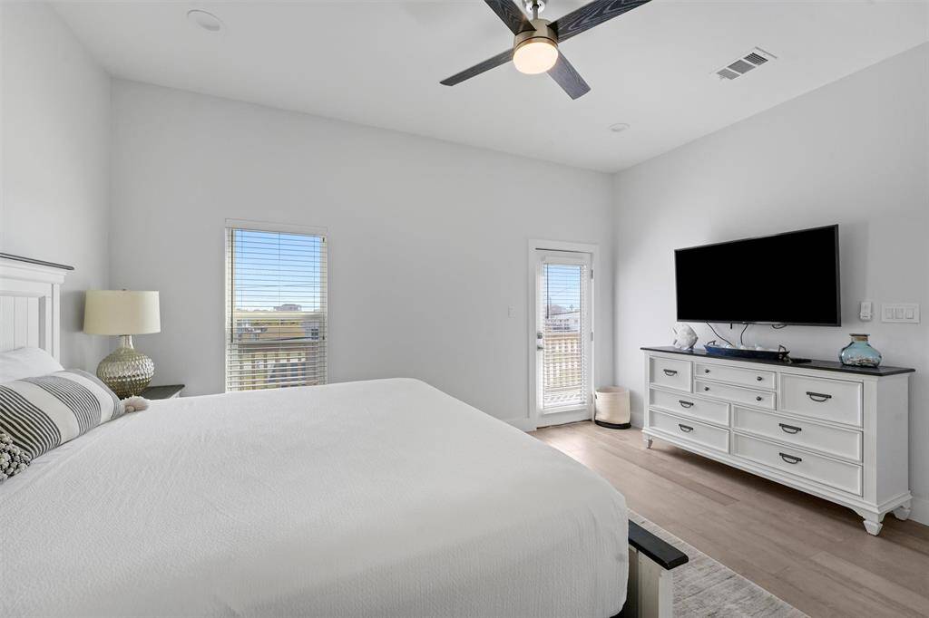 This spacious primary suite offers the perfect blend of comfort and privacy, featuring high ceilings, natural light, and a spa-like en-suite bathroom. With direct access to a private back balcony, you can step outside and enjoy the coastal breeze any time of day. Schedule your tour today.