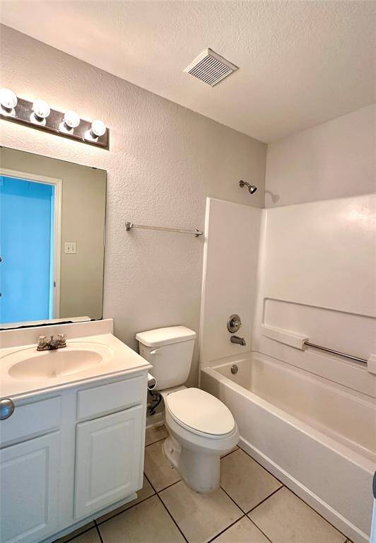 Secondary full bath