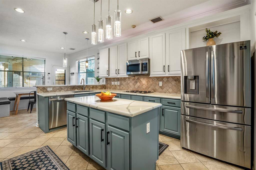 Fridge, washer and dryer Included!