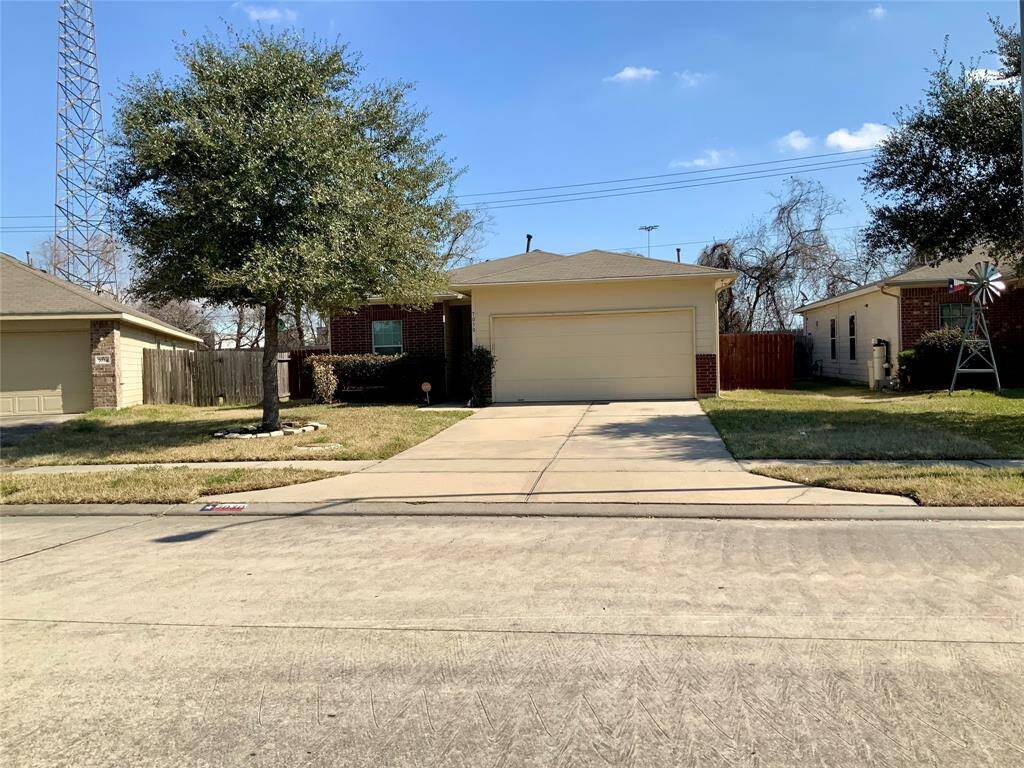 Beautiful home with nice long driveway