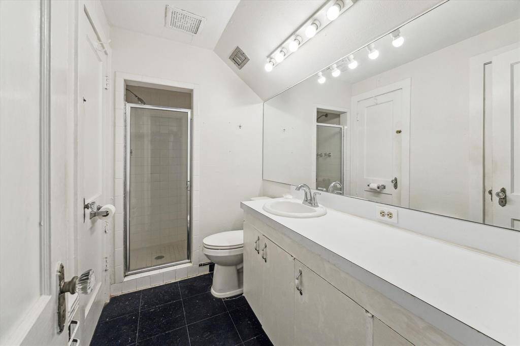 Third Floor Bath.
