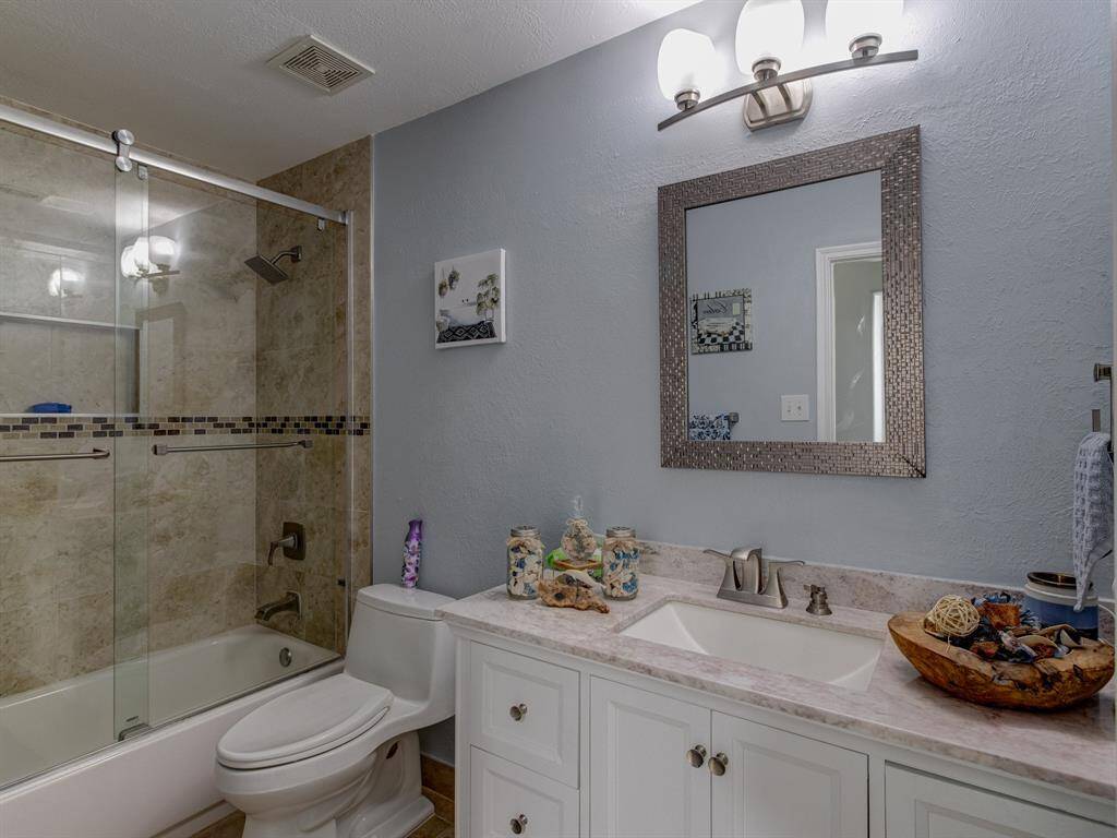 3rd Bath with Shower/Tub Combo 5.5ft x 12.5ft