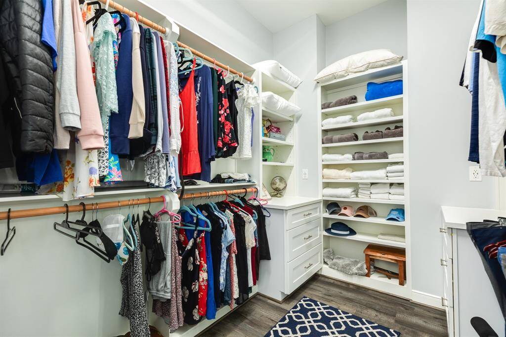 Nice large walk in closet with plent of built ins.