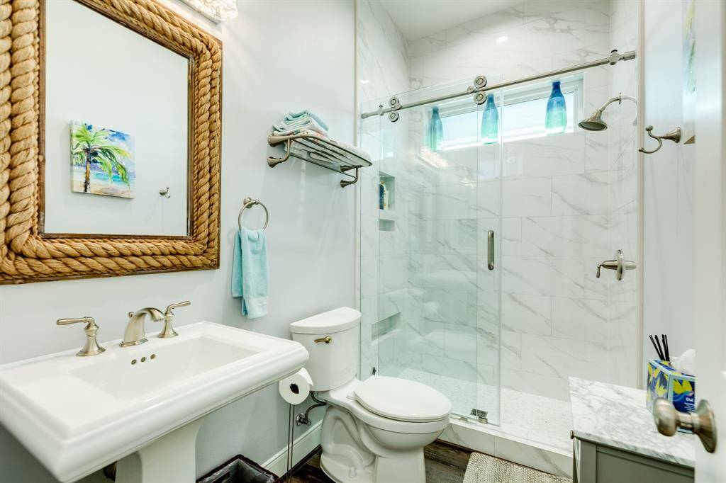 Hall bath which is just outside of the 2nd bedroom.