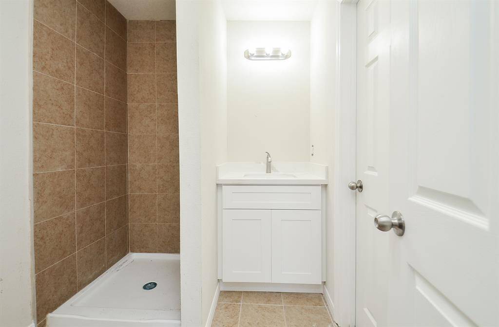 Guest Bathroom 2