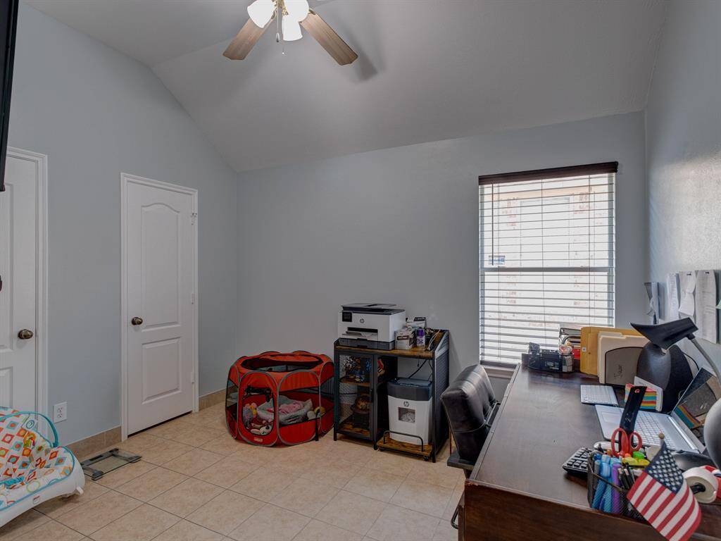 Home Office/ 4th Bedroom
