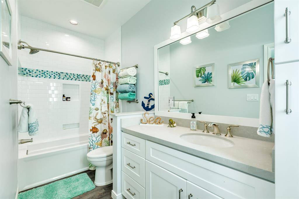 En suite bathroom to bedroom #4.