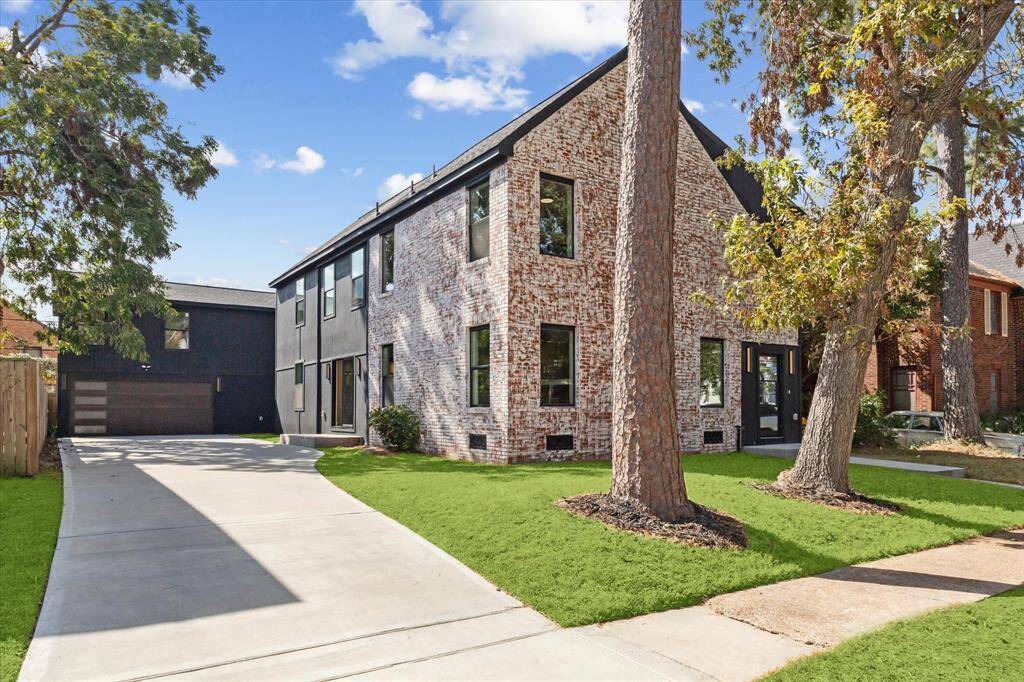Now, completely reimagined and completely remodeled it s a 4BR, 4BTH showpiece with 2/1 Quarters.