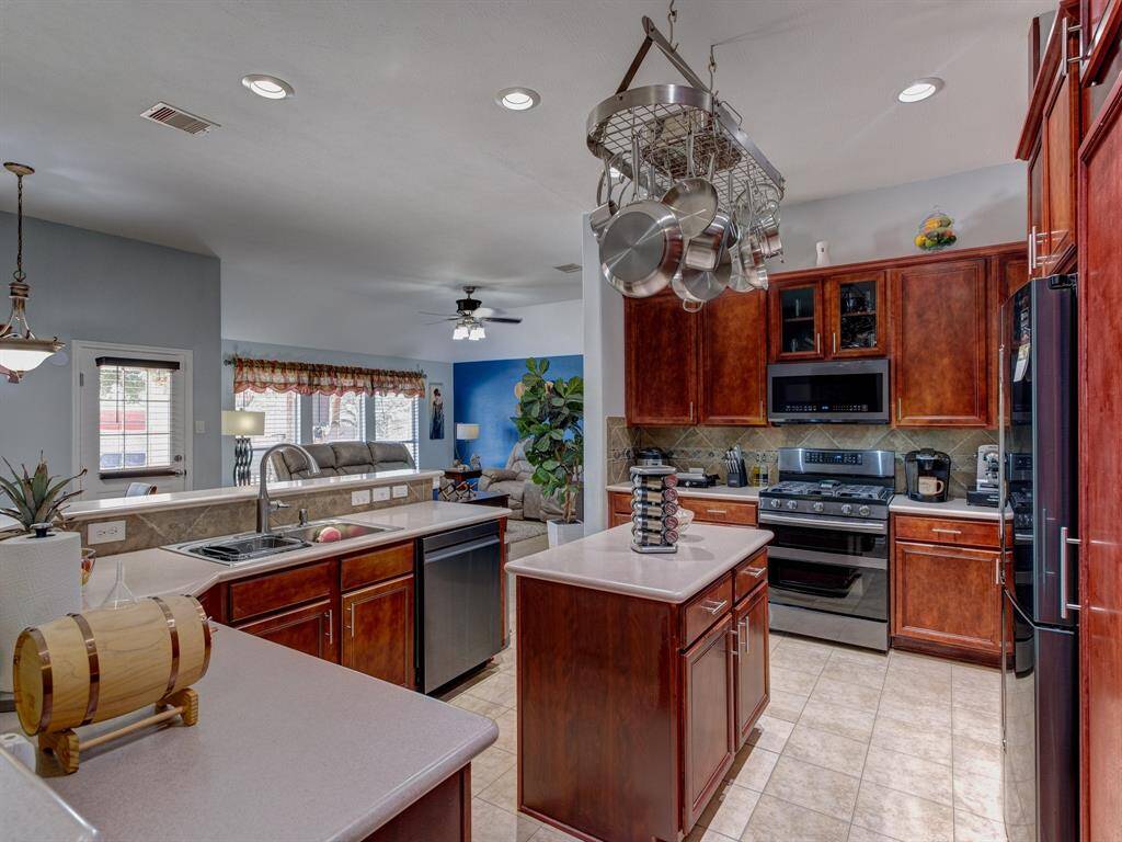 Very Spacious Kitchen