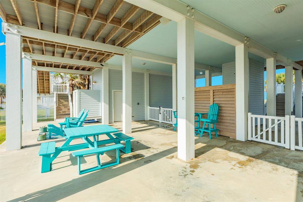 Large ground floor patio area. Pefect for lounging around after a day at the beach and rinsing off in the outdoor shower.