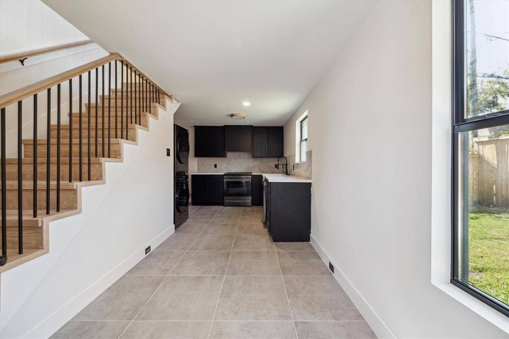The fit and finish of the main house is carried through to the guest house in magnificent fashion.