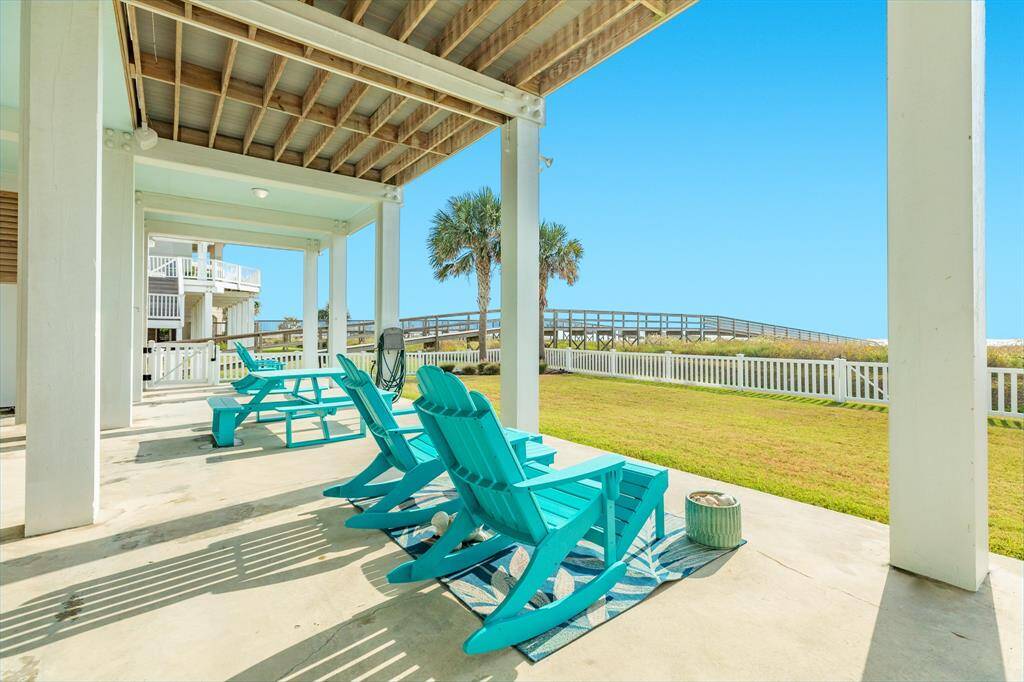 Perfect sun deck in the middle of the day.
