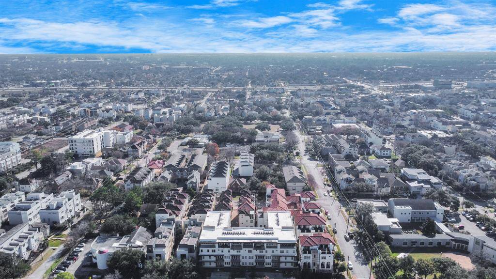 The area features well-organized streets, varied architectural styles, and ample tree coverage, offering a serene and spacious environment.