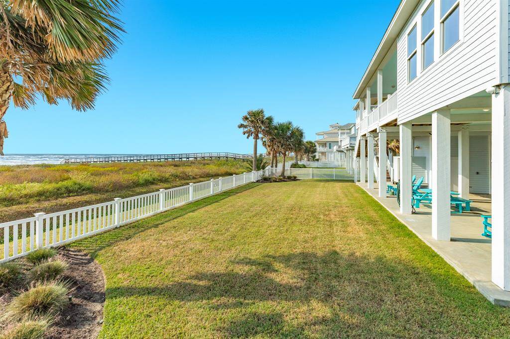 Plenty of space for a horse shoe pit, volley ball court, or tossing around a baseball, football or frisbee! Children & pets can frolic away in this full fenced backyard/patio area.